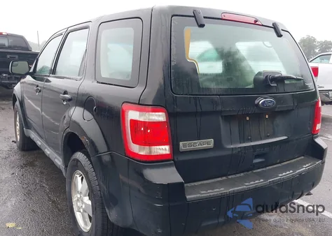 2010 Ford Escape Xls z USA, uszkodzony, nr VIN 1FMCU0C77AKD33467